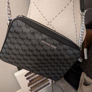 Michael Kors Black Jet set Crossbody Bag. Pre-loved Great Condition!